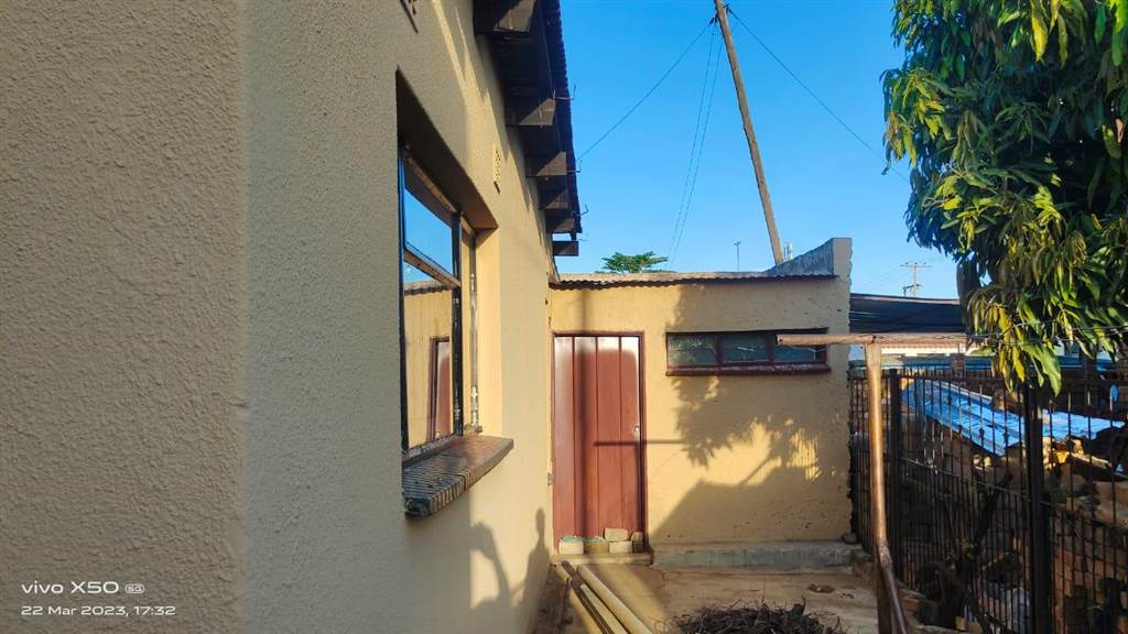 4 Bed House in Mabopane photo number 4