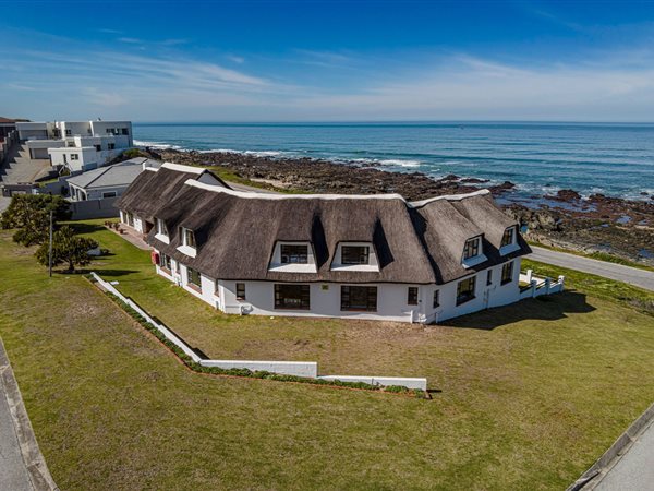 9 Bed House in Beachview