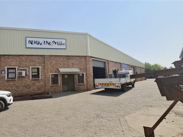700 m² Industrial space 700 m² Industrial space