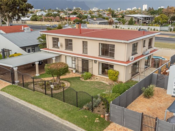 5 Bedroom House 5 Bedroom House