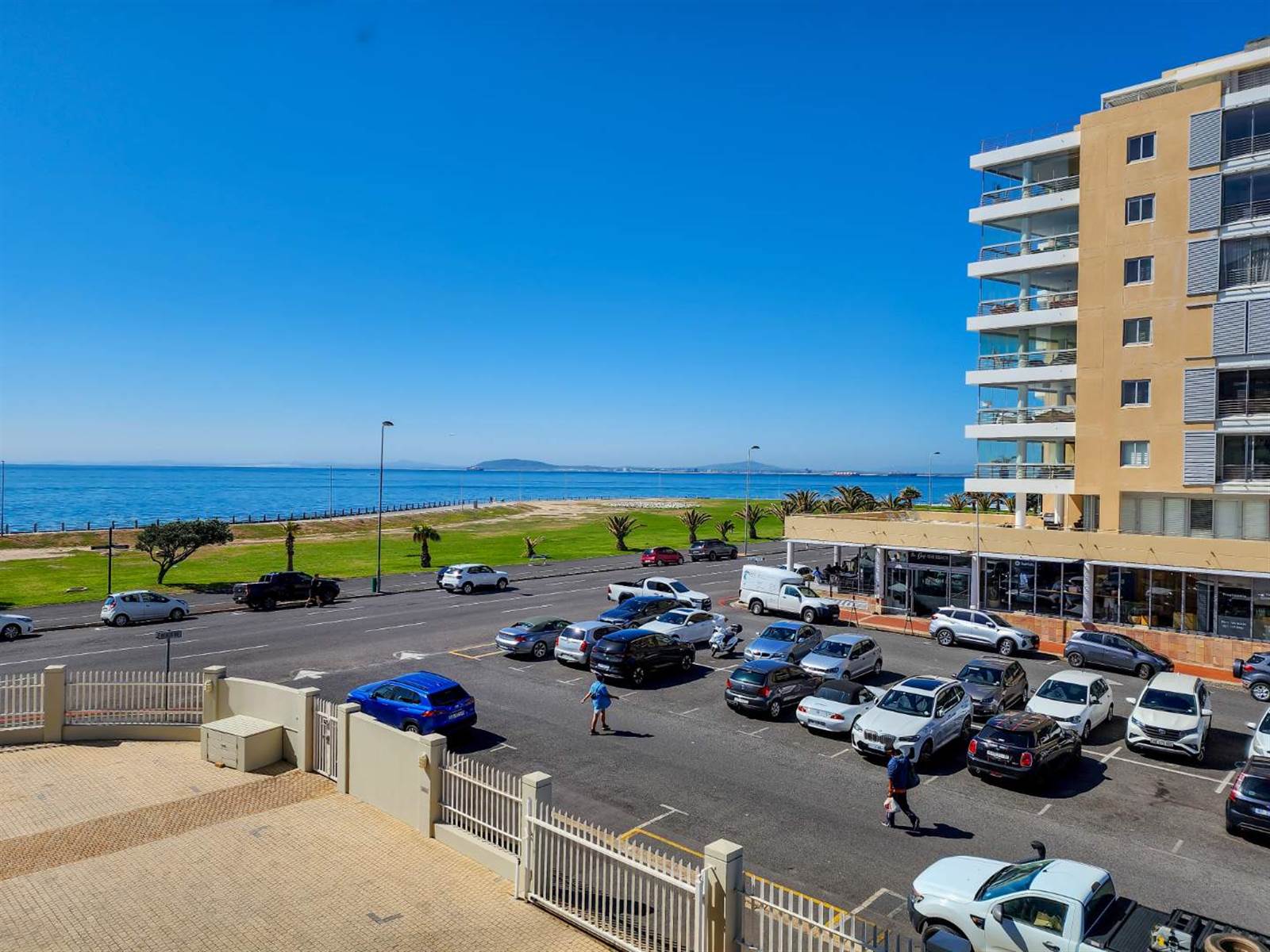 2 Bed Apartment in Mouille Point photo number 26
