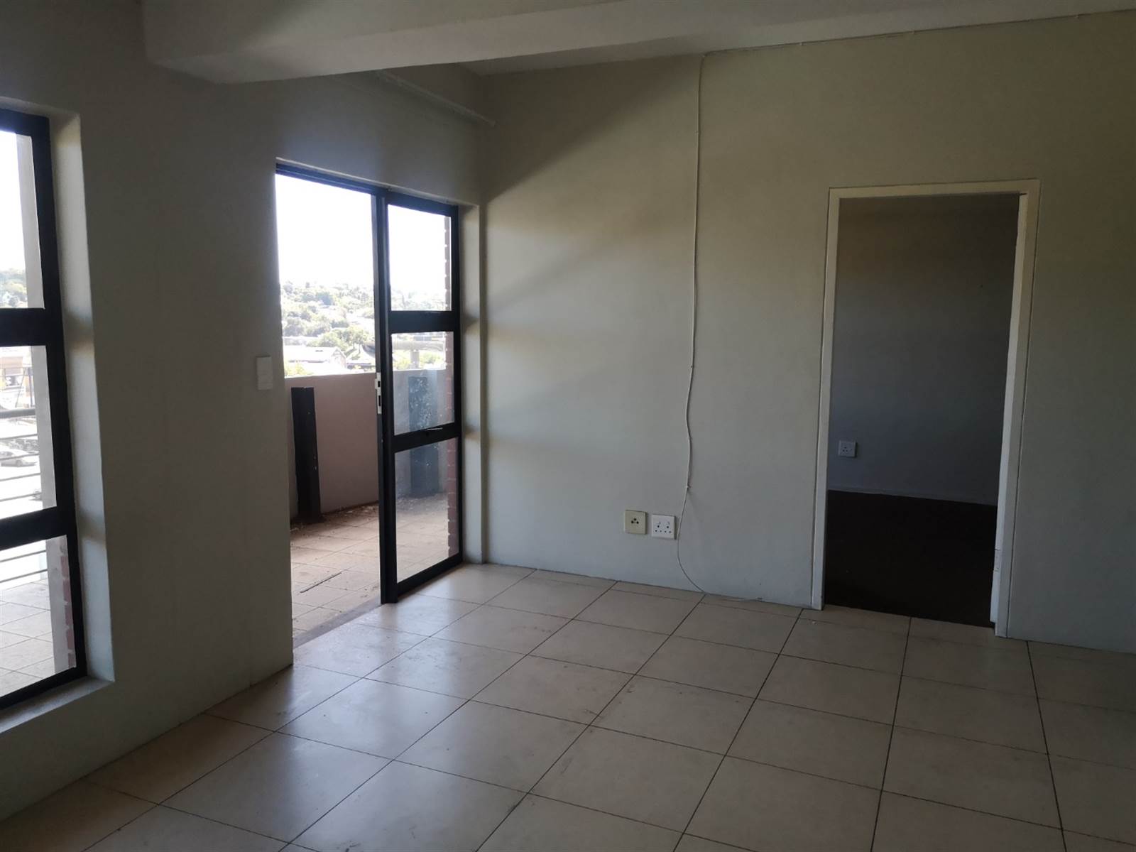 2 Bed Apartment in Milpark photo number 6