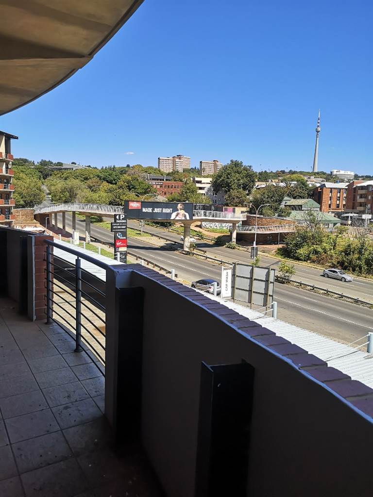 2 Bed Apartment in Milpark photo number 3