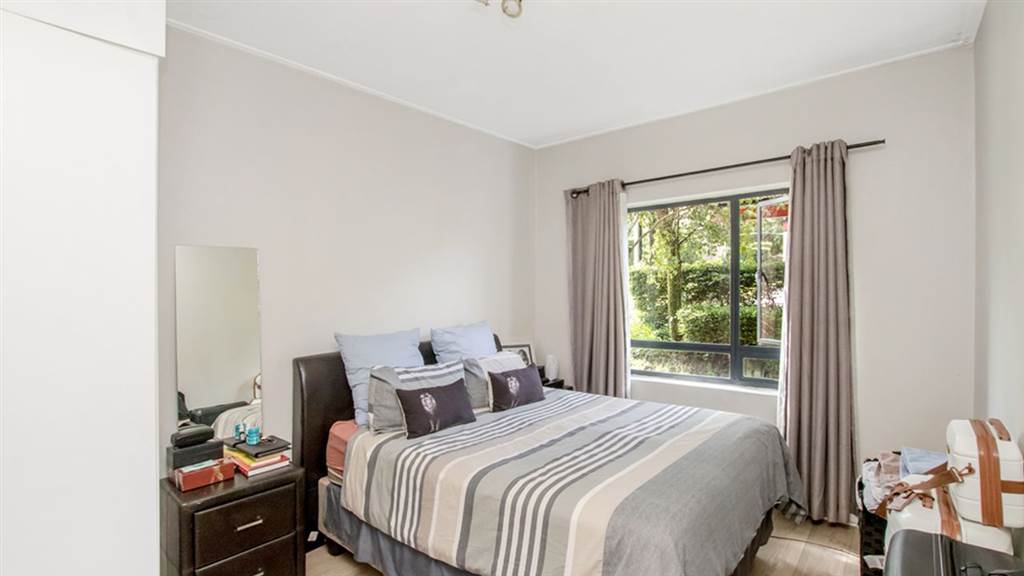1 Bed Apartment in Jackal Creek Golf Estate photo number 9