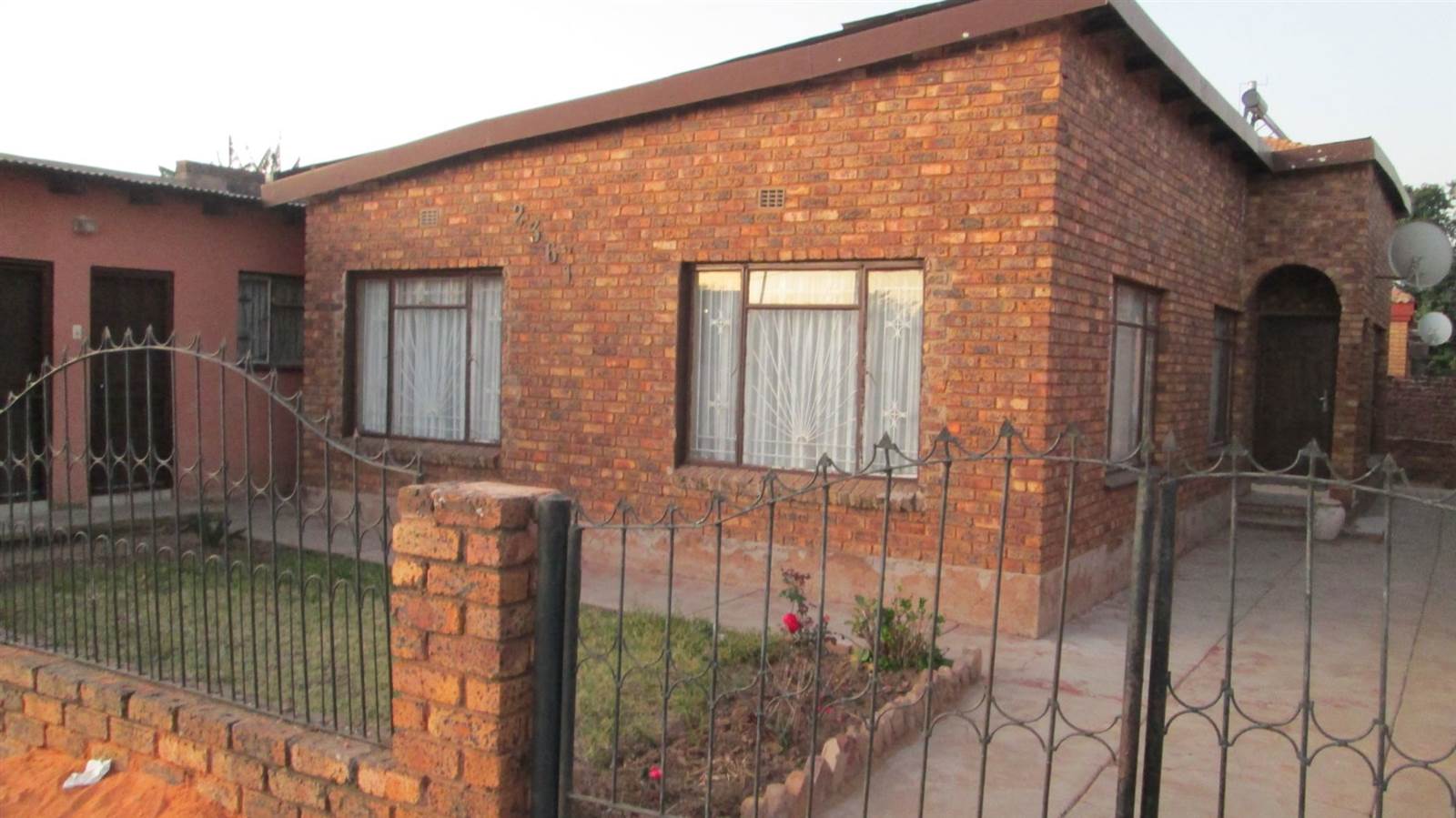 7 Bed House in Soshanguve photo number 1