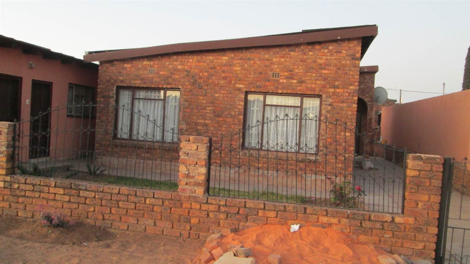 7 Bed House in Soshanguve photo number 3