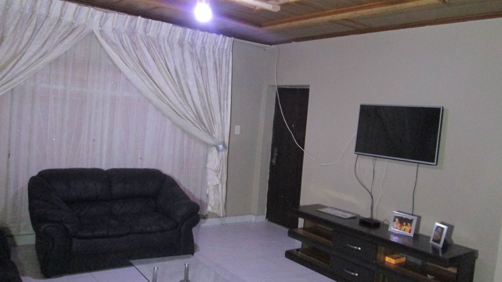 7 Bed House in Soshanguve photo number 8