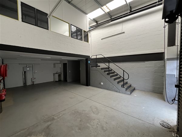 95  m² Industrial space