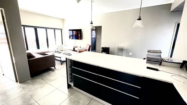 3 Bed Townhouse in Kyalami Hills photo number 3