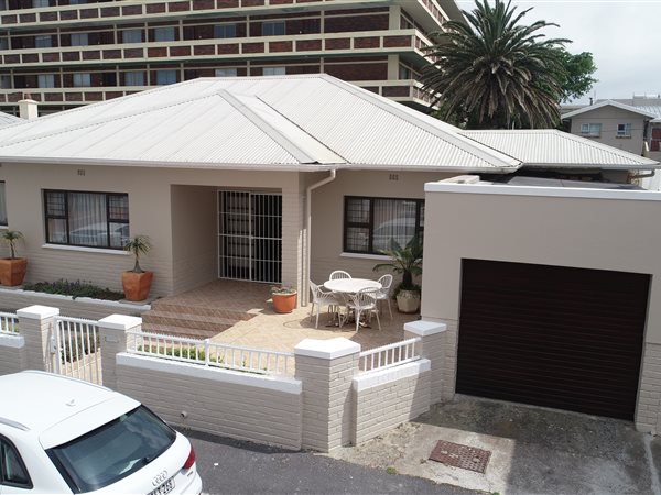 3 Bed House in Strand North