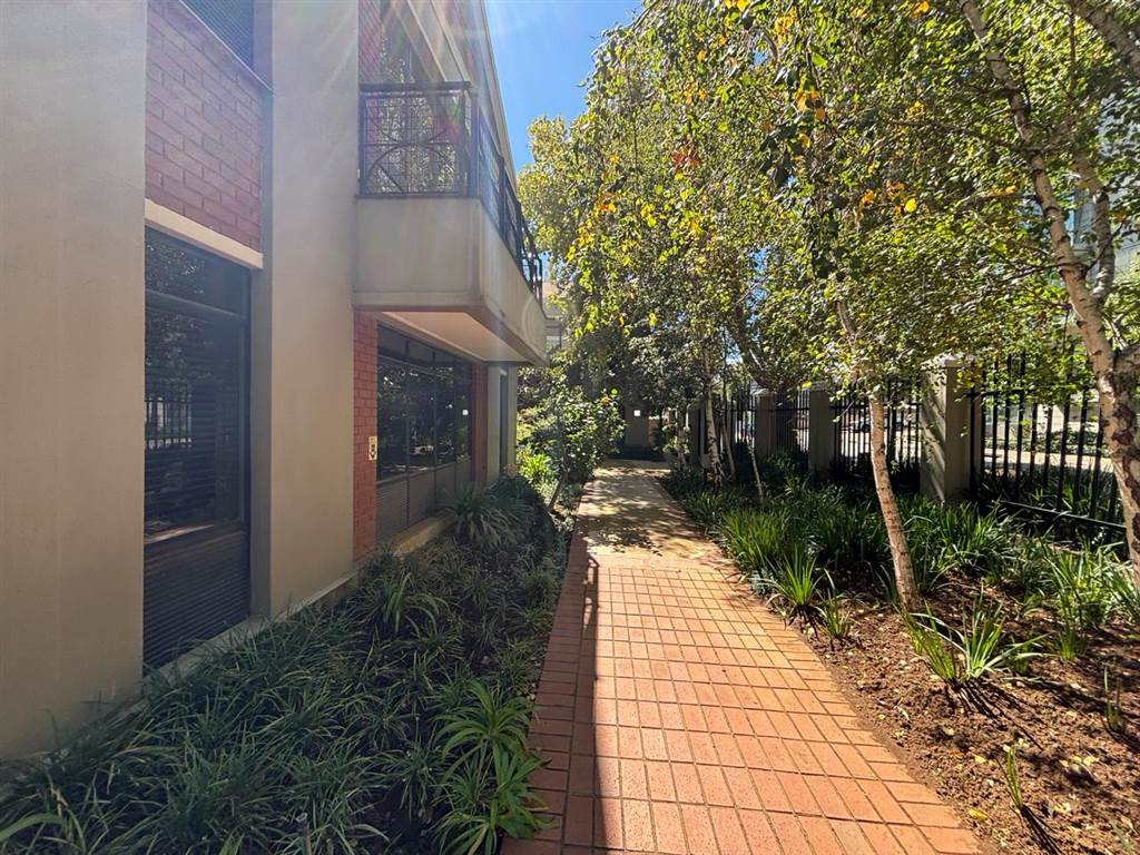 15.6  m² Commercial space in Rosebank photo number 6
