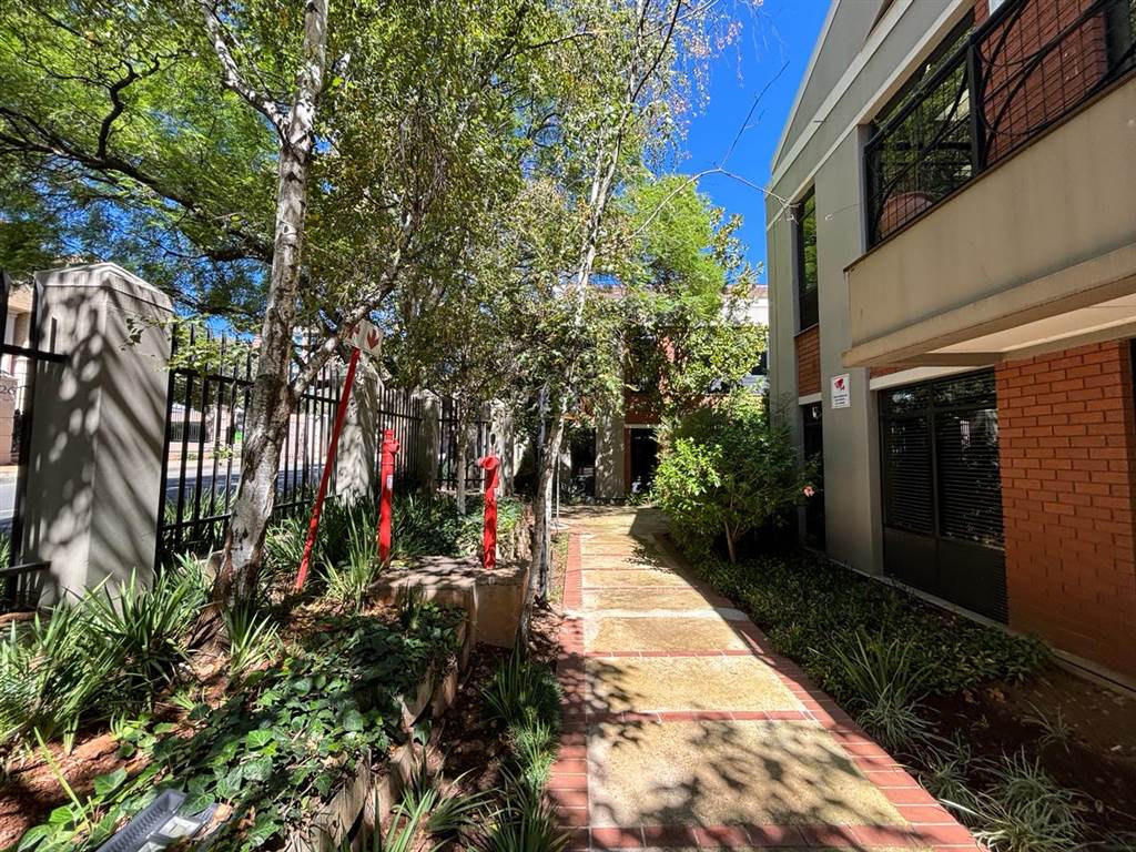 15.6  m² Commercial space in Rosebank photo number 4