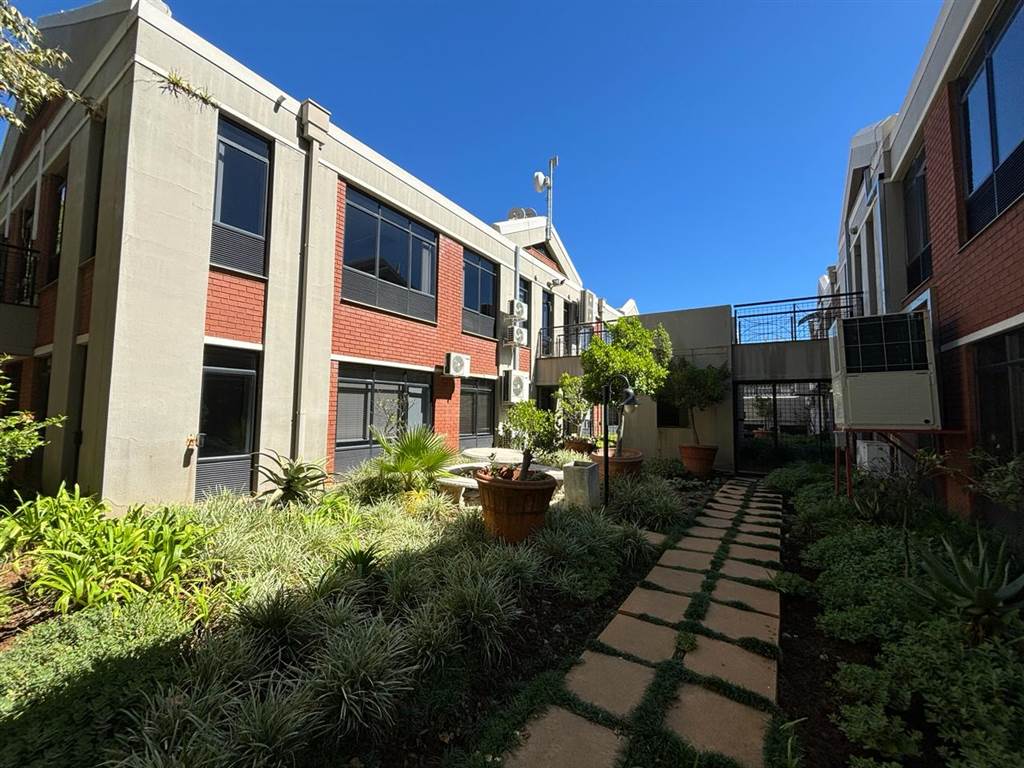15.6  m² Commercial space in Rosebank photo number 3