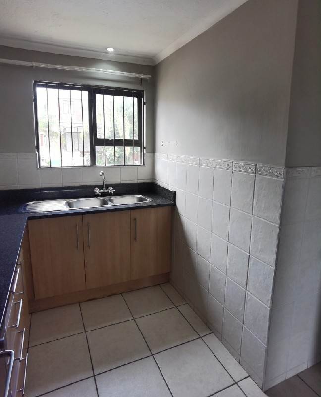 2 Bed Apartment in Nelspruit Central photo number 3