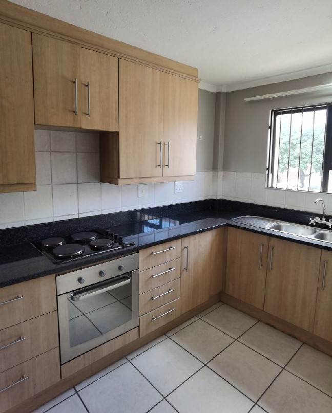 2 Bed Apartment in Nelspruit Central photo number 2