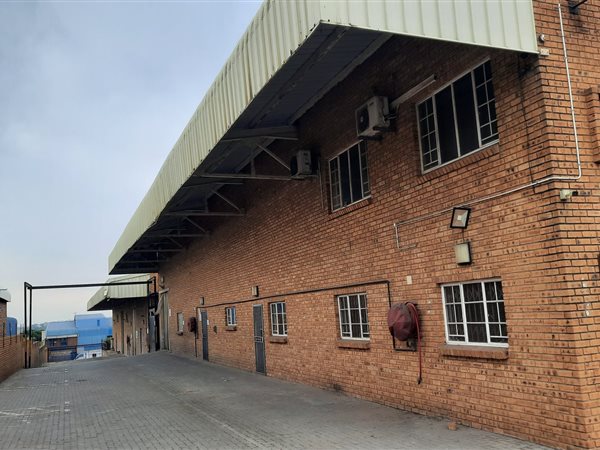 2 020  m² Industrial space