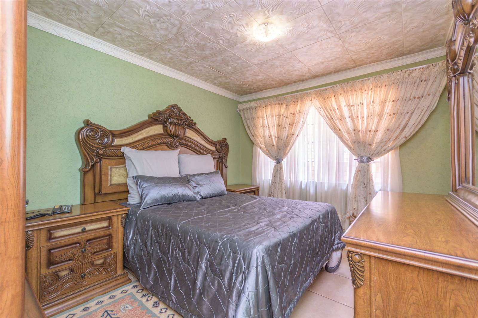 6 Bed House in Tembisa photo number 11