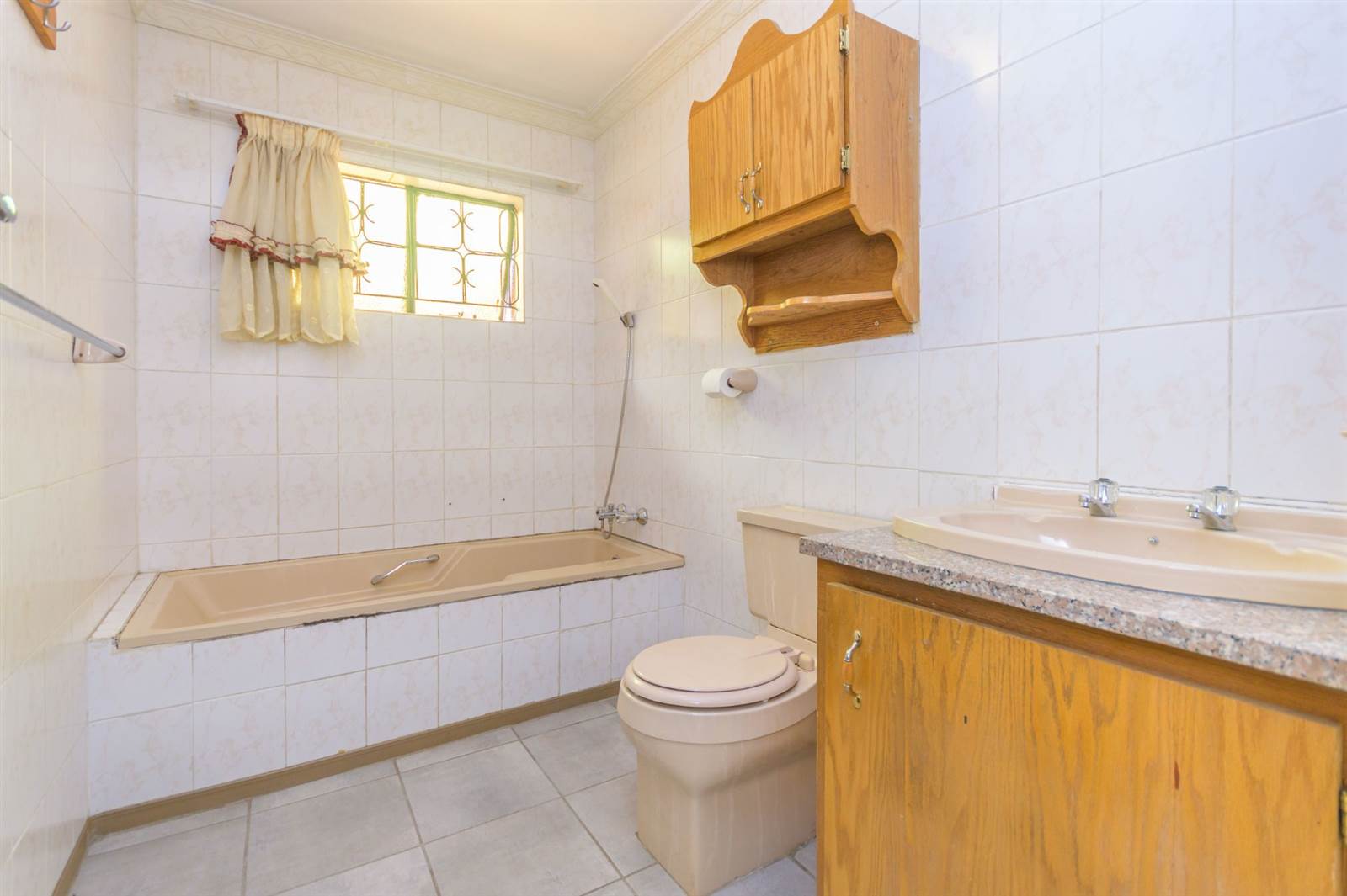 6 Bed House in Tembisa photo number 17