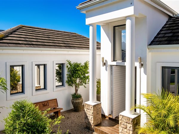 5 Bedroom House 5 Bedroom House