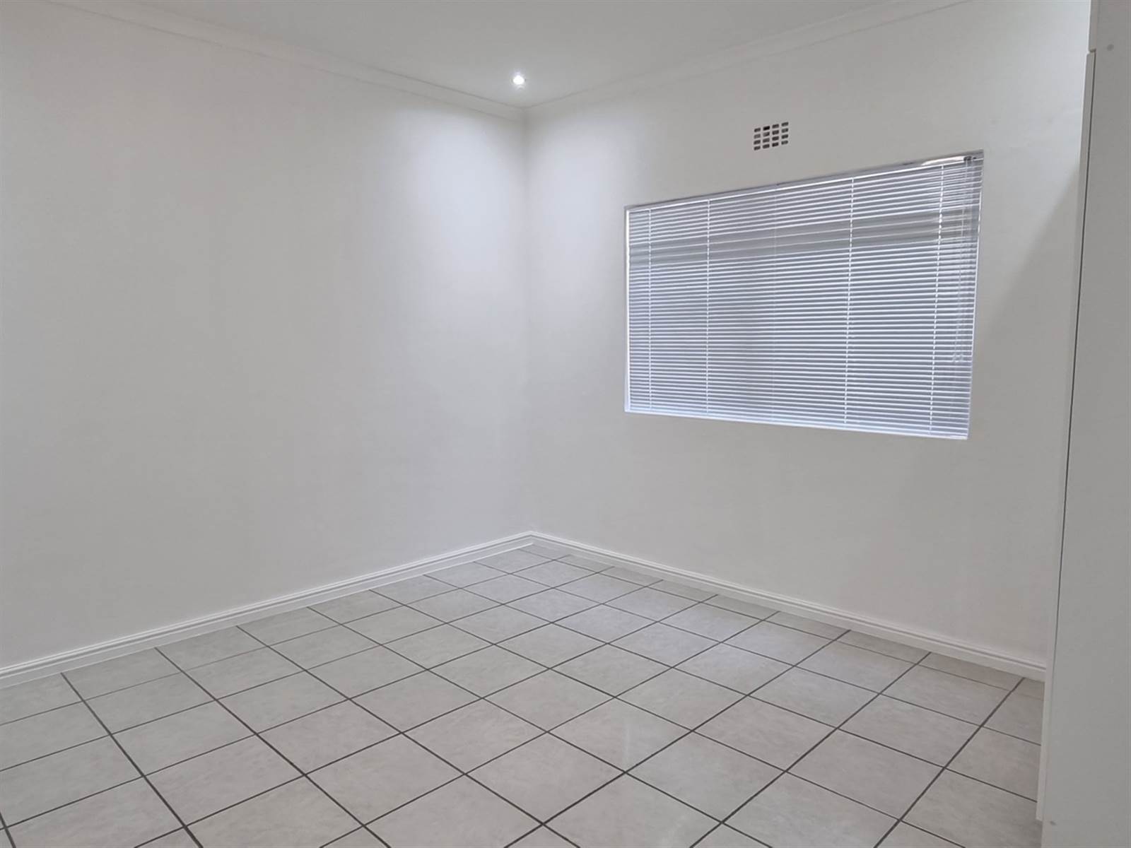 2 Bed Apartment in Rondebosch East photo number 5
