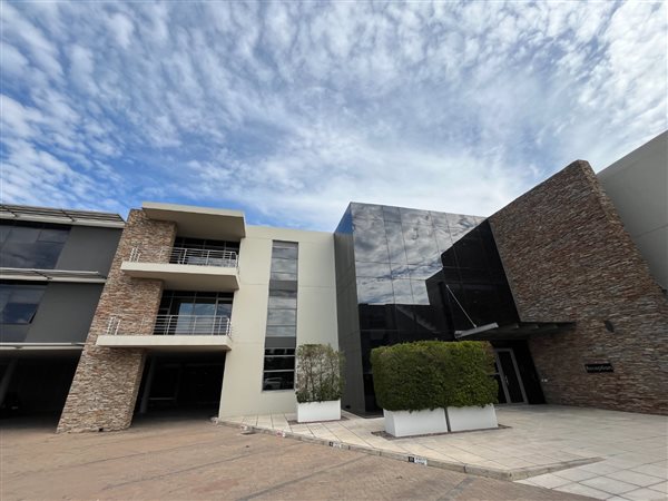 1280  m² Commercial space in Bryanston
