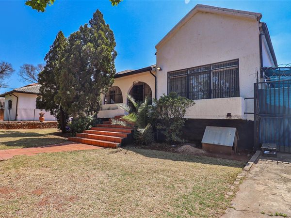 11 Bed House in Jeppestown