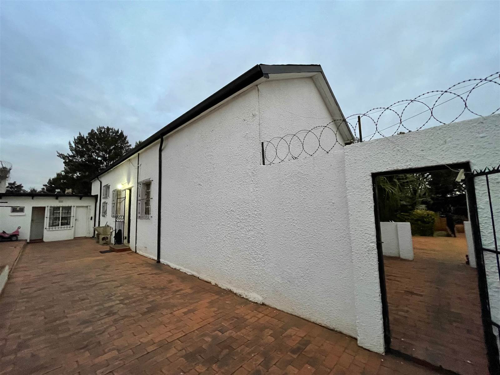 11 Bed House in Jeppestown photo number 10