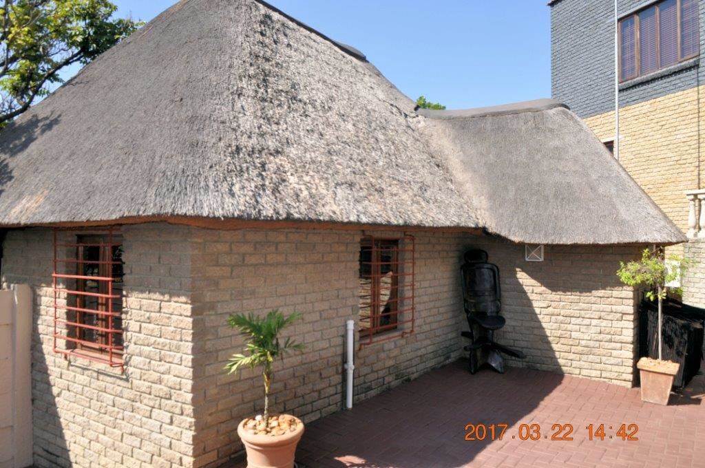 10 Bed House in Protea Park photo number 11