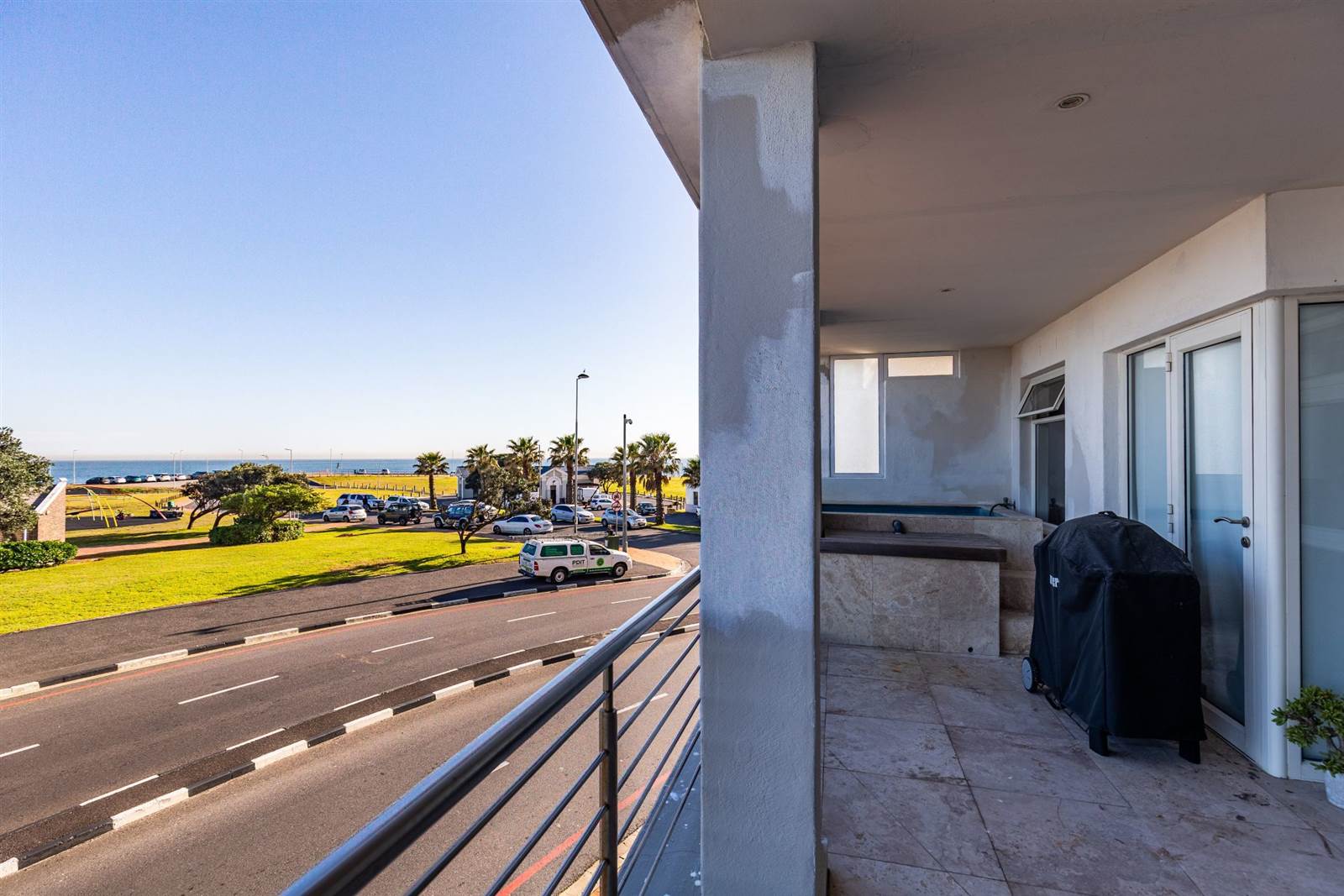 2 Bed Apartment in Mouille Point photo number 20