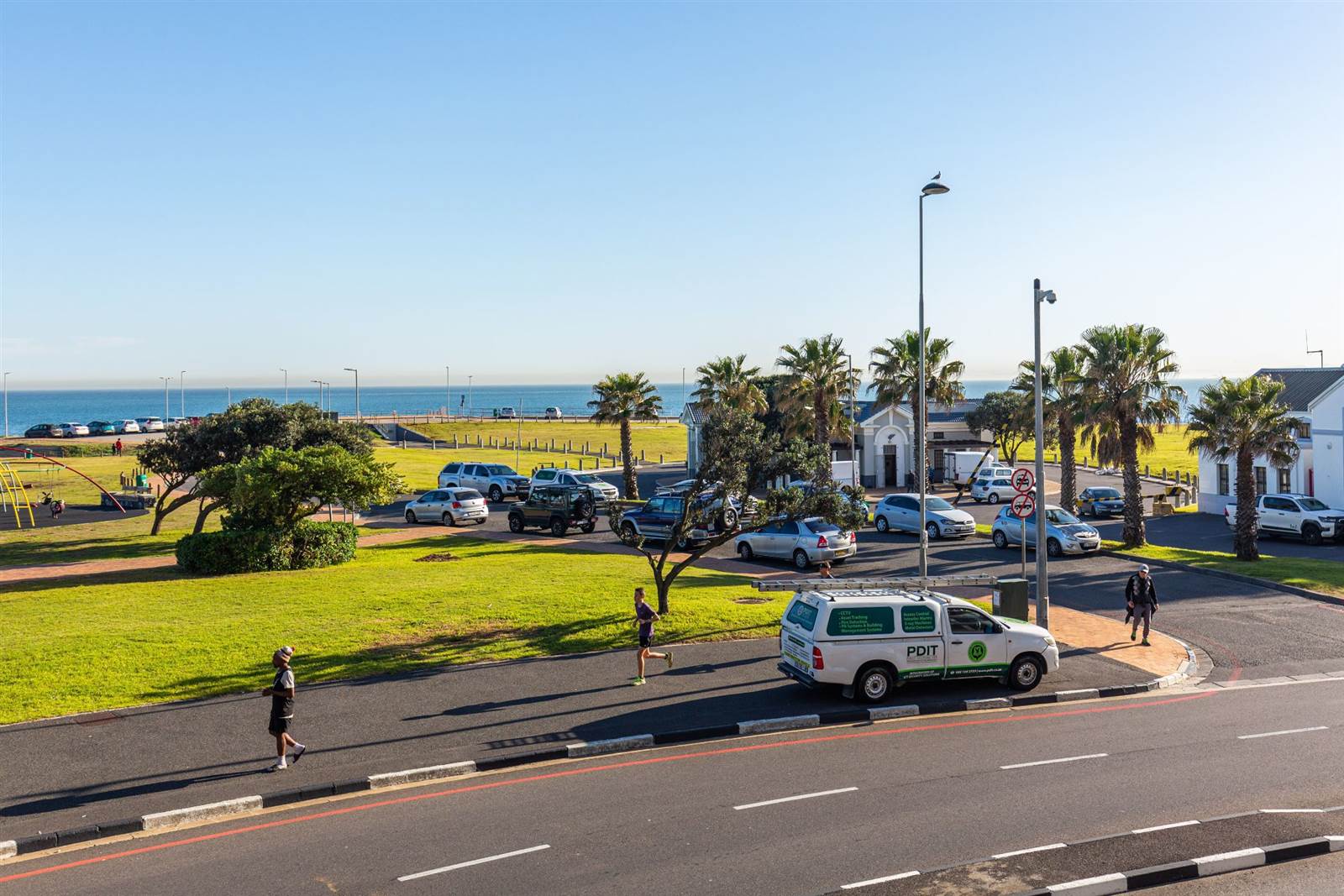 2 Bed Apartment in Mouille Point photo number 30