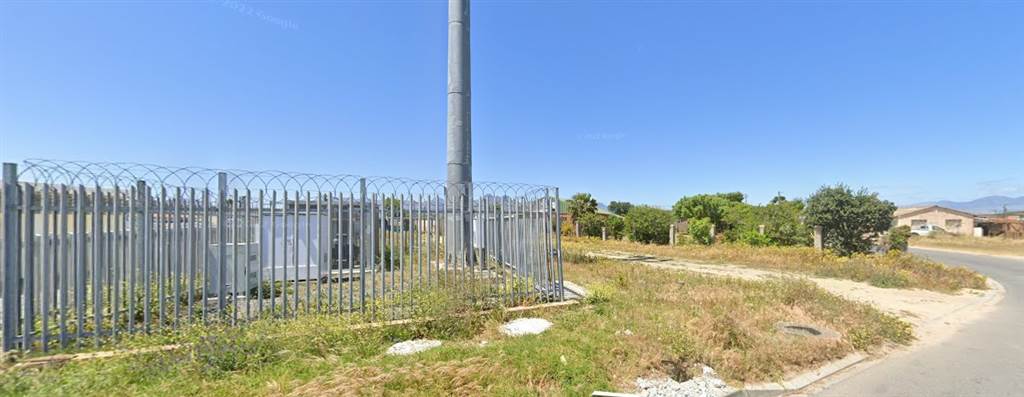 935 m² Land available in New Macassar Village photo number 2