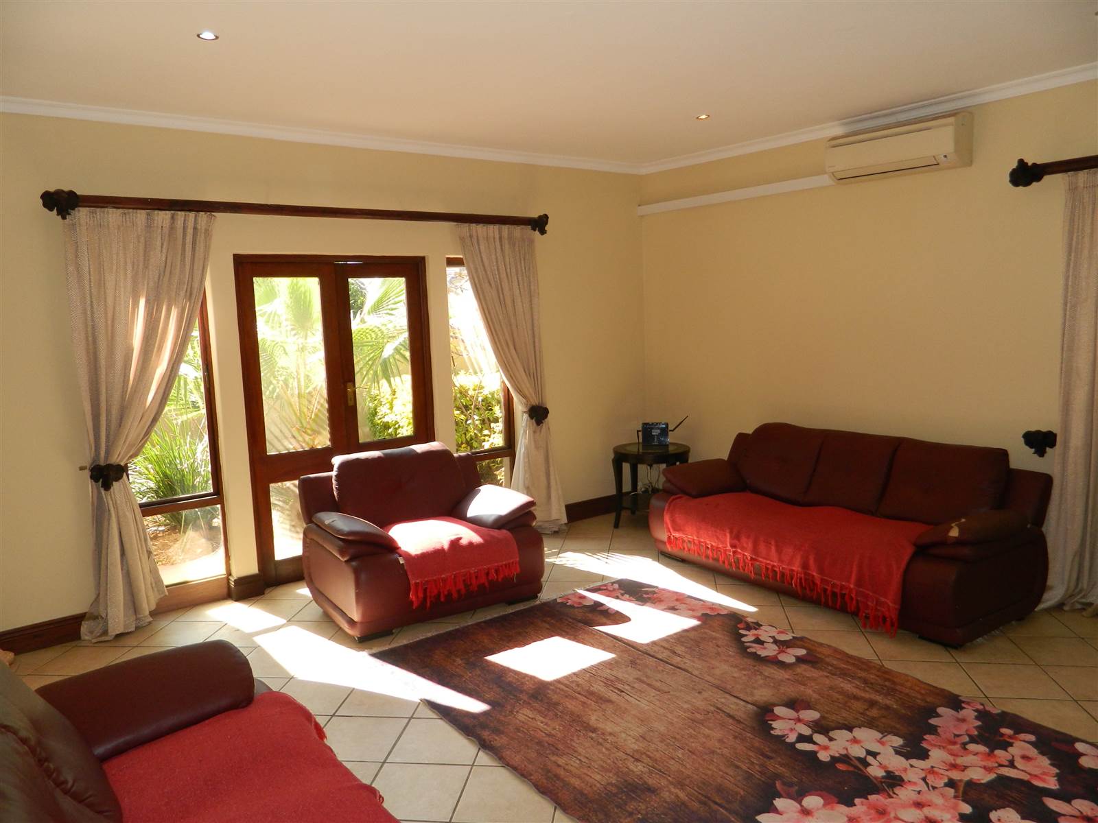 4 Bed House in Silver Lakes Golf Estate photo number 3