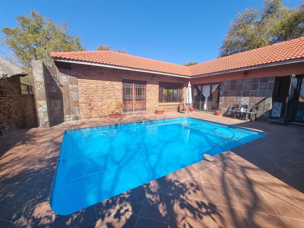 5 Bed House in Thabazimbi photo number 2