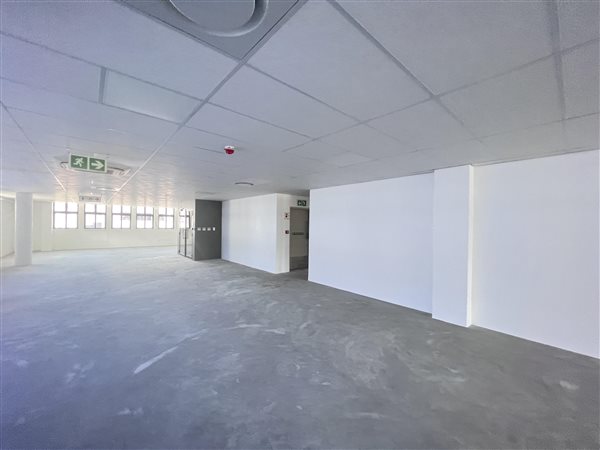 335  m² Commercial space