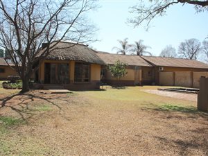 2 m² Farm in Kameeldrift West