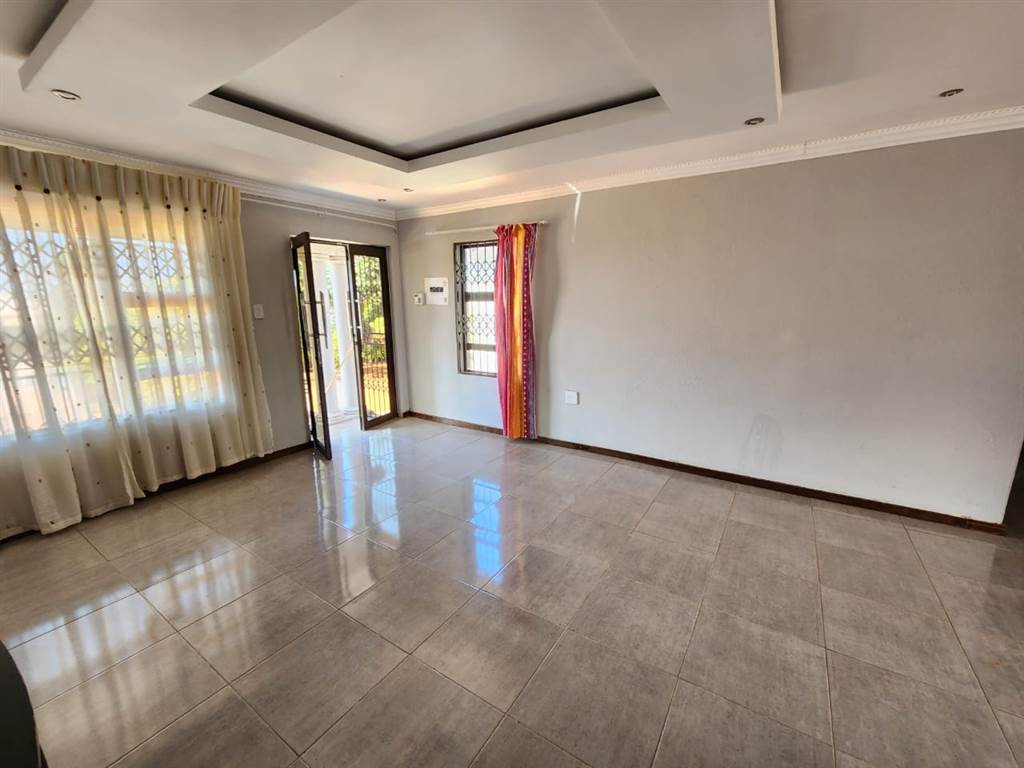 4 Bed House in Serala View photo number 9