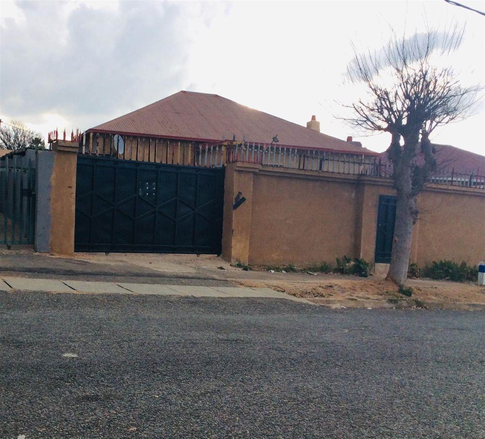 9 Bed House in Rosettenville photo number 1