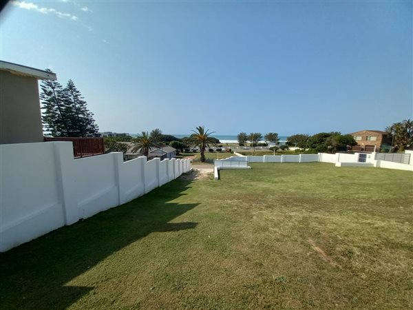 1 393 m² Land