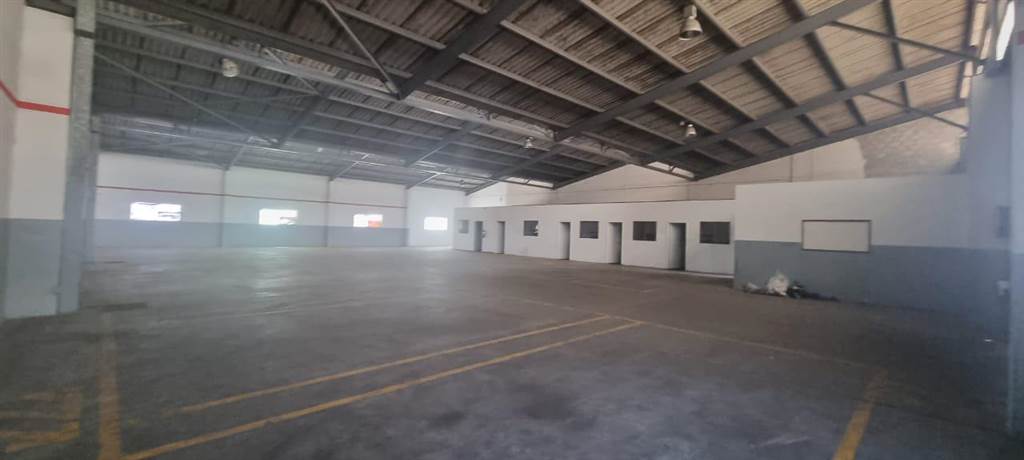 1467  m² Industrial space in Airport Industria photo number 3