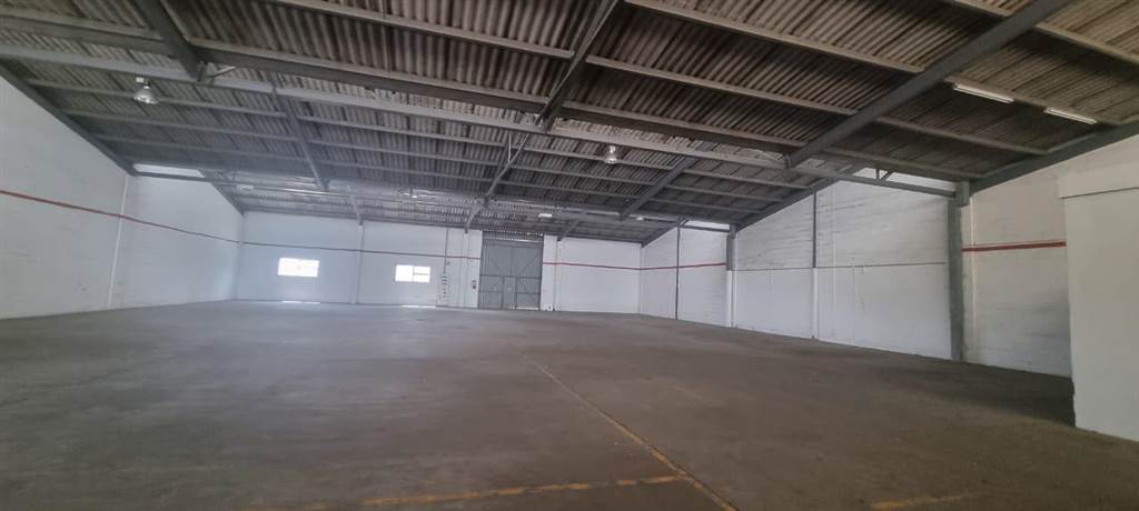 1467  m² Industrial space in Airport Industria photo number 9