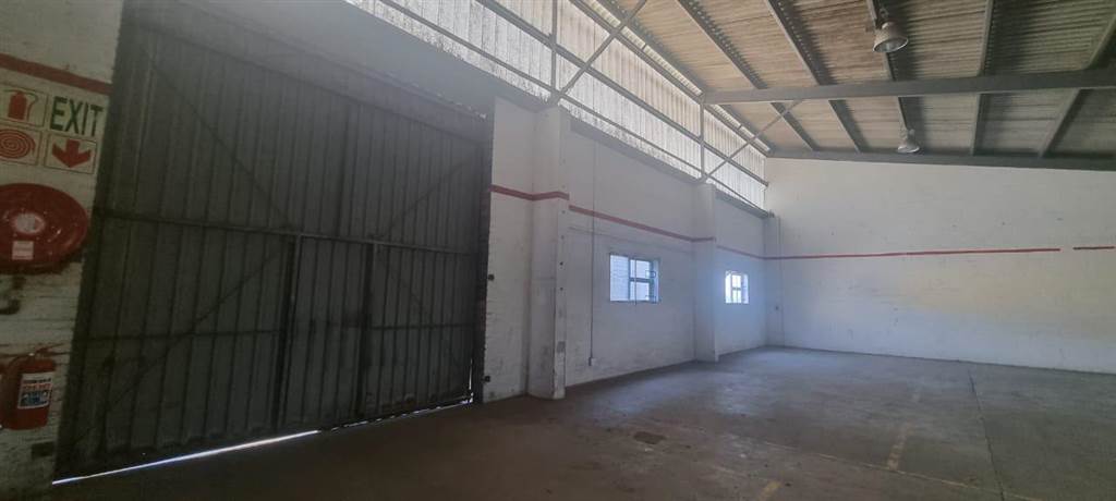 1467  m² Industrial space in Airport Industria photo number 14