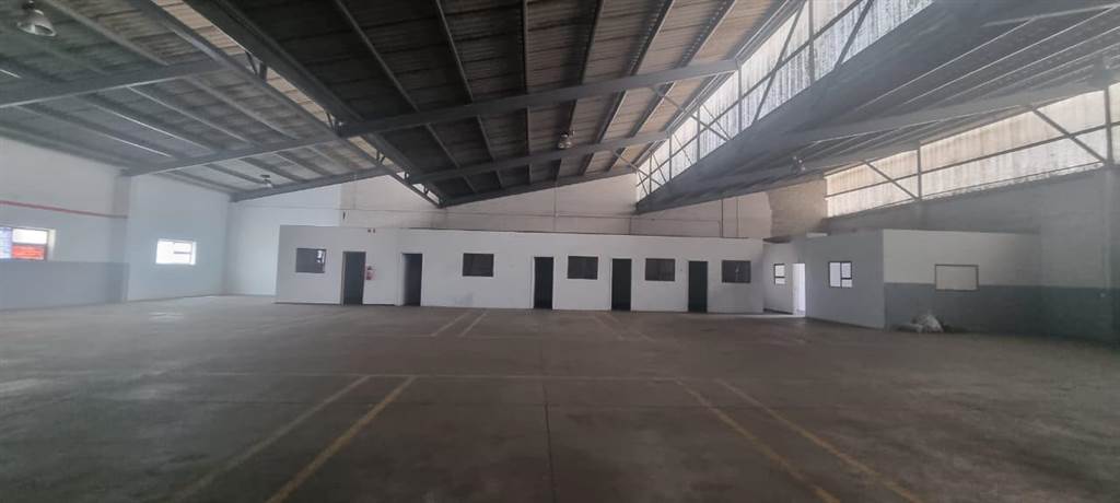 1467  m² Industrial space in Airport Industria photo number 4