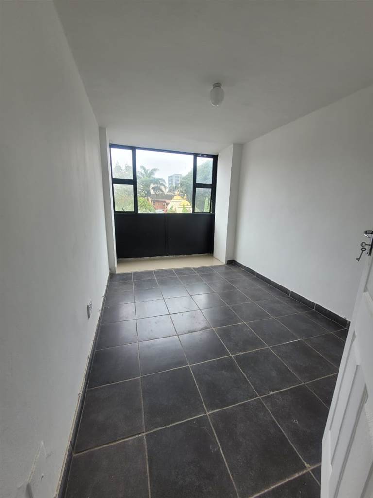 1 Bed Apartment in Overport photo number 7