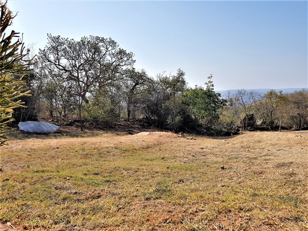 1635 m² Land available in Sonheuwel