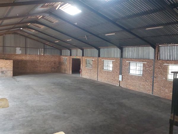 1 350  m² Industrial space