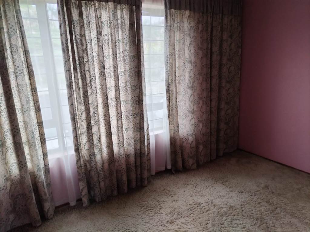 2 Bed Flat in Isipingo Rail photo number 6