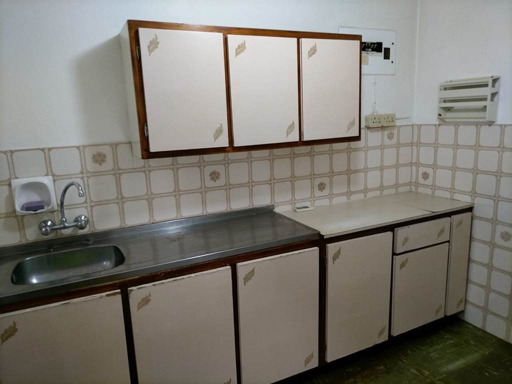 2 Bed Flat in Isipingo Rail photo number 3