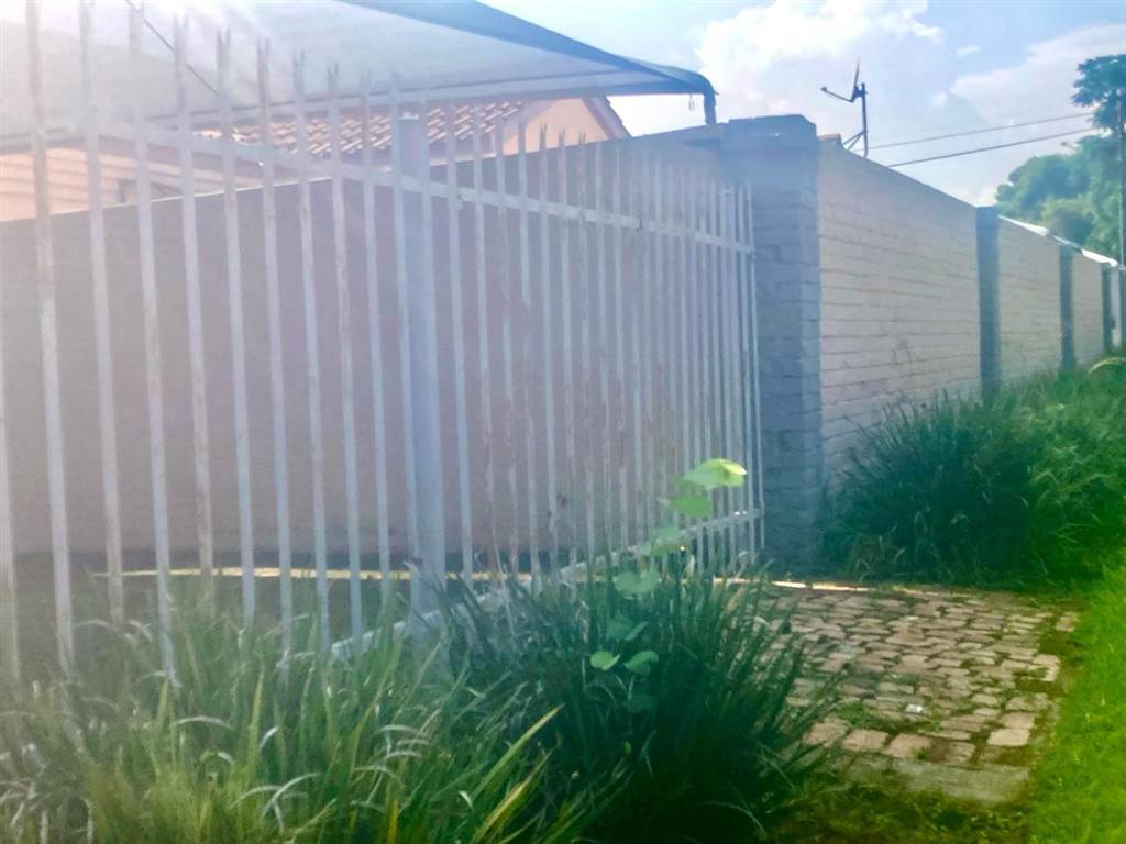 6 Bed House in Rietfontein photo number 25