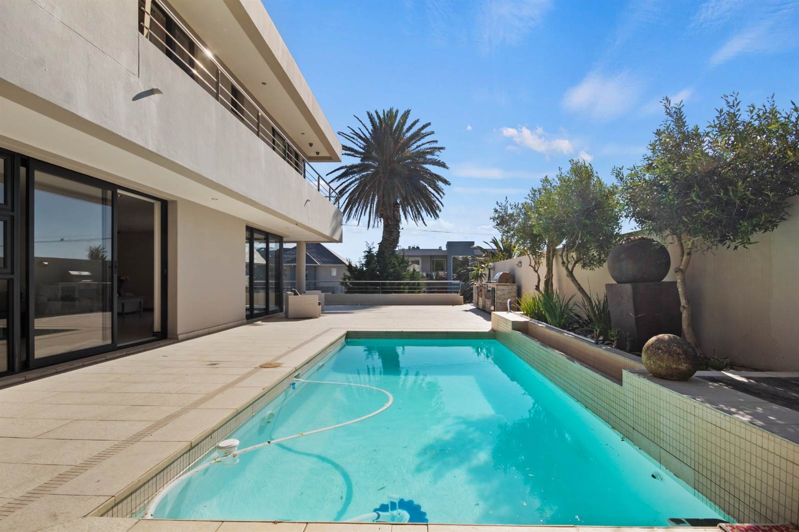 5 Bed House in Camps Bay photo number 3