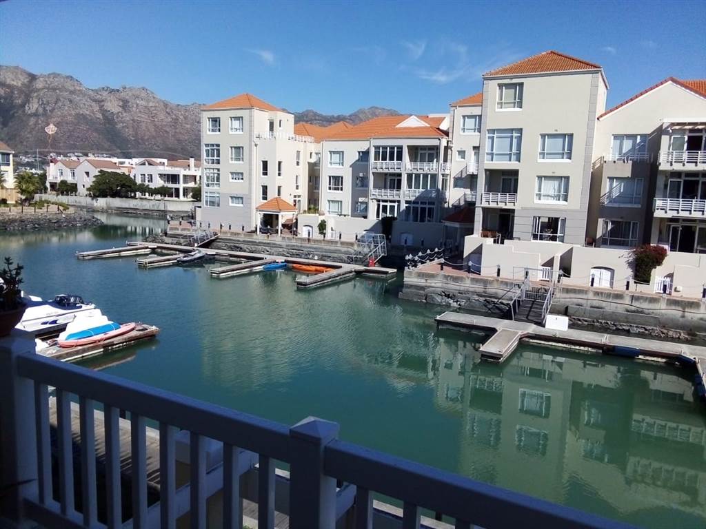 2 Bed Apartment in Harbour Island photo number 8